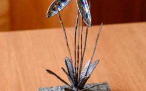 ІФНТУНГ передав на аукціон для ЗСУ унікальну титанову квітку