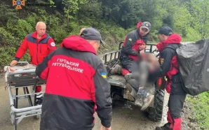 На Прикарпатті рятувальники розшукали туриста в горах
