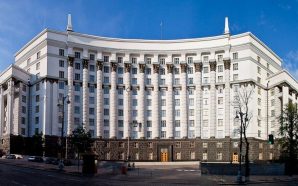 Офіційну роботу за кордоном зараховуватимуть до пенсійного стажу: рішення Кабміну