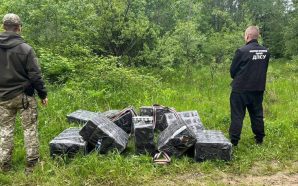 На Буковині прикордонники запобігли спробі незаконного переміщення через кордон тютюнових…
