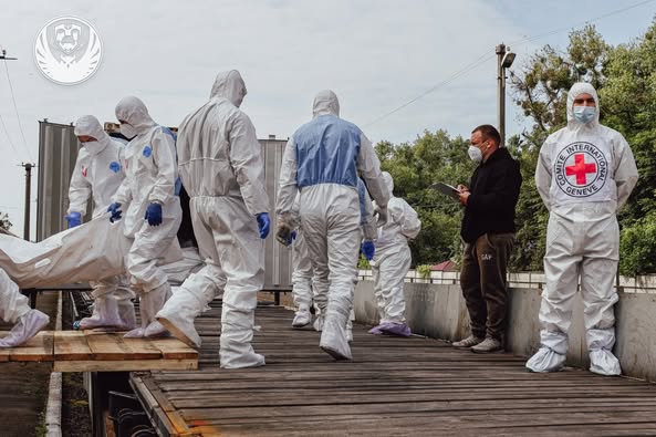 Зеленський у супроводі своїх охоронців вийшов на селфі до українців. Відео