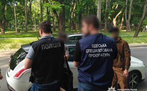 СБУ затримала чоловіка, який хотів за хабар отримати секретні розробки…