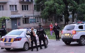 В Івано-Франківську двоє невідомих напали на військового. Чоловік – у…