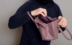 На Прикарпатті чоловік “купував взуття”, а вкрав гроші та телефон…