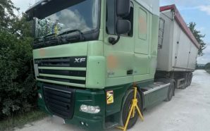 На Франківшині вантажівка з вапном перевантажила дорогу: перевізник сплатить 51…
