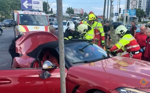 У Франківську зіткнулися два автомобілі: надзвичайники деблокували постраждалого чоловіка