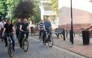 Команда міського голови перевірила благоустрій у центрі та на Довгій:…