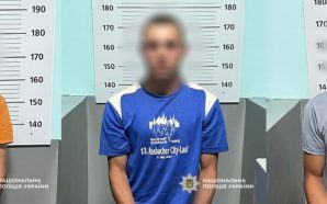 Нападали на перехожих, били й грабували: у Франківську затримали трьох…