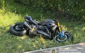 На Івано-Франківщині зіткнулись автомобіль і мотоцикл