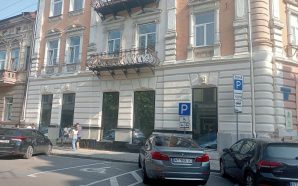 Муніципали зупинили незаконне будівництво на історичній будівлі в Івано-Франківську