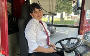 У Франківську на маршрут виїхала перша жінка-водій автобуса