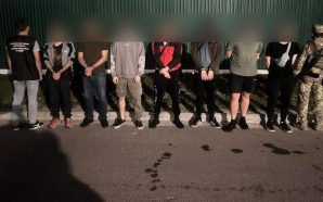 На Закарпатті прикордонники затримали сімох чоловіків, які намагалися незаконно перетнути…