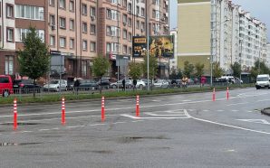 У Франківську встановили стовпчики для підвищення безпеки руху біля «Епіцентру»…