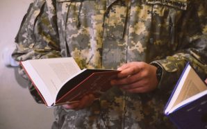«Книга військовому»: франківців закликають поділитися літературою