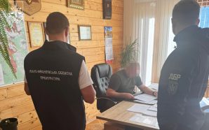 На Івано-Франківщині дев’ять посадовців підозрюють у незаконних рубках лісу на…