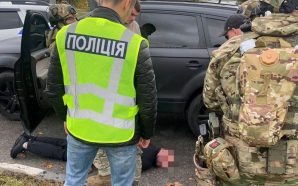 Під виглядом ТЦК: зловмисники катували та шантажували бізнесмена за гроші