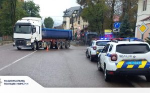 На Прикарпатті водій на смерть збив 67-річну жінку. ФОТО