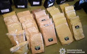 Поліцейські викрили три наркоугруповання, одне з яких діяло на Франківщині:…