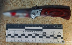 На Прикарпатті поліцейські затримали чоловіка, який поранив ножем свого вітчима