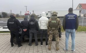 Біля кордону з Угорщиною затримали переправника та його «клієнта»