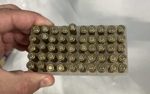 На кордоні з Румунією прикордонники виявили набої та брендові речі 