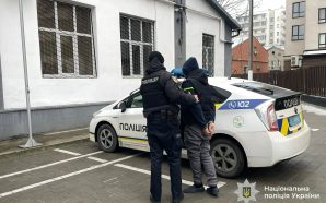 Поліцейські Івано-Франківська за лічені години розкрили пограбування на пішохідному мосту