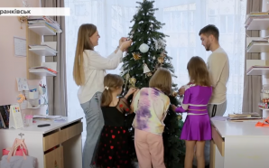 На Прикарпатті родина військового усиновила трьох дівчаток