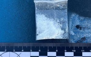 Поліція перевіряла квартиру через шум та виявила ймовірні наркотики