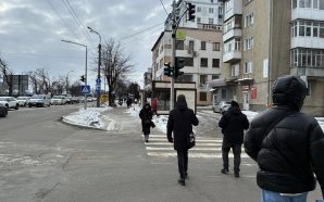 На перехресті вулиць Євгена Коновальця та Сорохтея запрацював новий світлофор