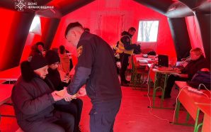 Рятувальники з Прикарпаття допомагають мешканцям Київщини після обстрілів