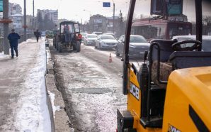 У Франківську на мосту до Пасічної латають аварійні вибоїни