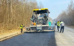 На Прикарпатті ліквідували понад 16 тисяч м² ямковості на дорогах