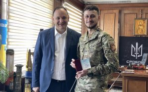 У Франківську захиснику Богдану Романюку вручили відзнаку «За честь і&hellip;