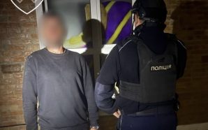 У Франківську поліцейські затримали чоловіка, який проник до магазину 