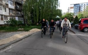 Марцінків із комунальниками перевірив центр Франківська під час велоінспекції