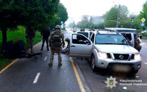 Перевдягнулися у військових і забрали 8 млн грн: організатора банди&hellip;